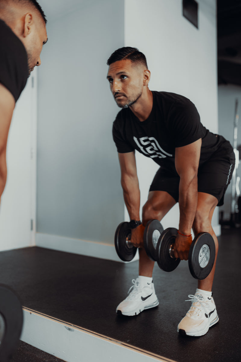 César Murillo, fundador de Futboxing y referente del entrenamiento funcional en Miami, posando como líder del equipo FB Training